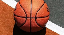 罗纳尔迪尼奥的转会风波：曼联的遗憾与巴萨的传奇开启